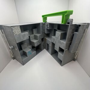 Minecraft Gray Mini Figure Collectors Case Storage Cube Holds 32 Play Set Carry